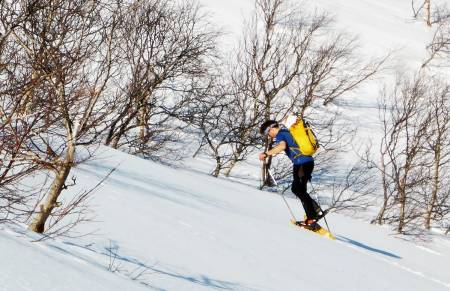 Nelson siger oppover på truger, lengtende etter nordveggens skygge. Foto: Toralf Furseth