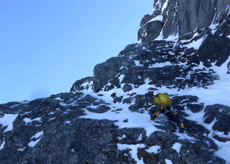 Nelson på første taulengde. Kompakt fjell til de grader! Foto: Toralf Furseth