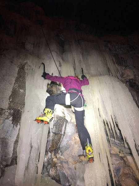 Heidi Holte på kveldstrening på lokalt crag ved Harstad. Foto: Christian Dramsdahl