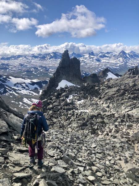 Mot Søre Nål og Knutseggen. Foto: Sebastian Namork