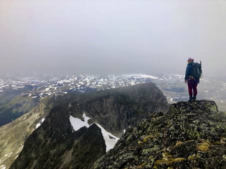 Ryggen nordover mot Knutseggen. Foto: Sebastian Namork.