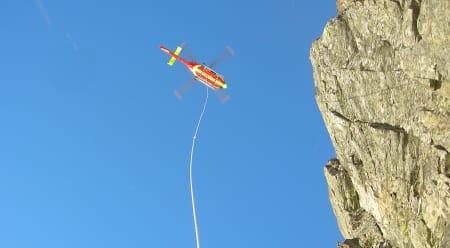 Øvelse: Klatrere som er med i de alpine redningsgruppene øver regelmessig med luftambulansen. Foto: Dan Halvorsen