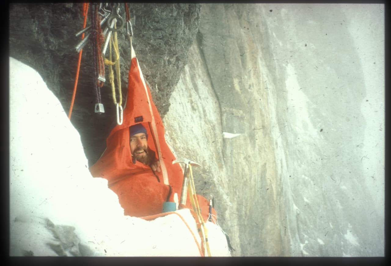 Teltkos før det braker løs: Bjørn Myrer Lund på Eiger. Foto: Stein P. Aasheim