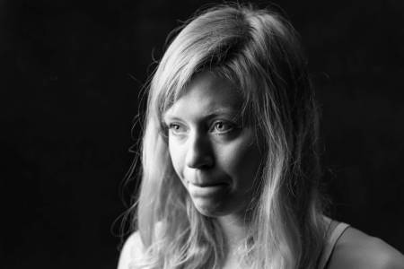 ÅPENHJERTIG: Mina Leslie-Wujastyk forteller om hvordan diagnosen RED-S syndrome har påvirket livet hennes. Foto: Marc Langley