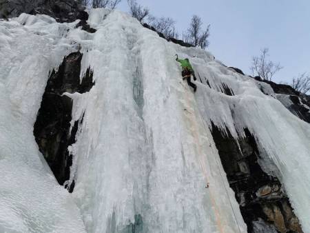 Stig Anton Hordvik på Tuvsfossen, Hemsedal. Foto: Odd Magne Øgreid