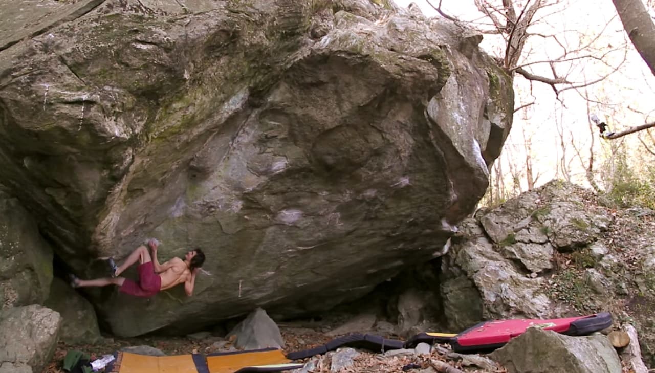 Adam Ondra går Gioia (8C+). Skjermdump fra filmen.