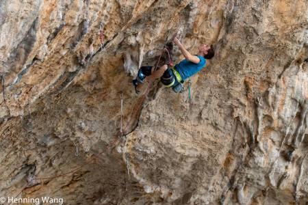 BRATT: Leo Bøe i ferd med å perse på ruta La Planta de Shiva part 1, 8c. Foto: Henning Wang