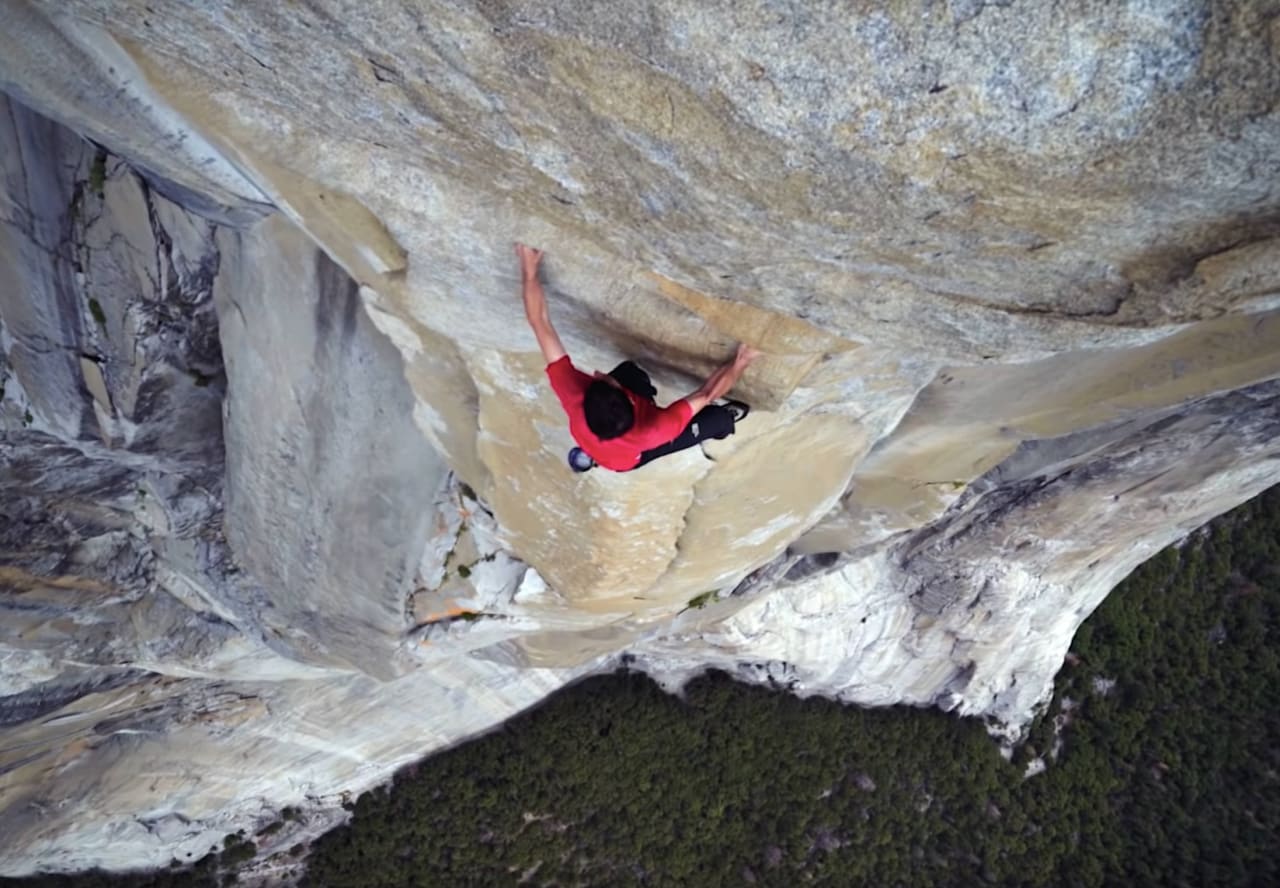 Alex Honnold frisoloerer Freerider på El Capitan. Foto: Jimmy Chin