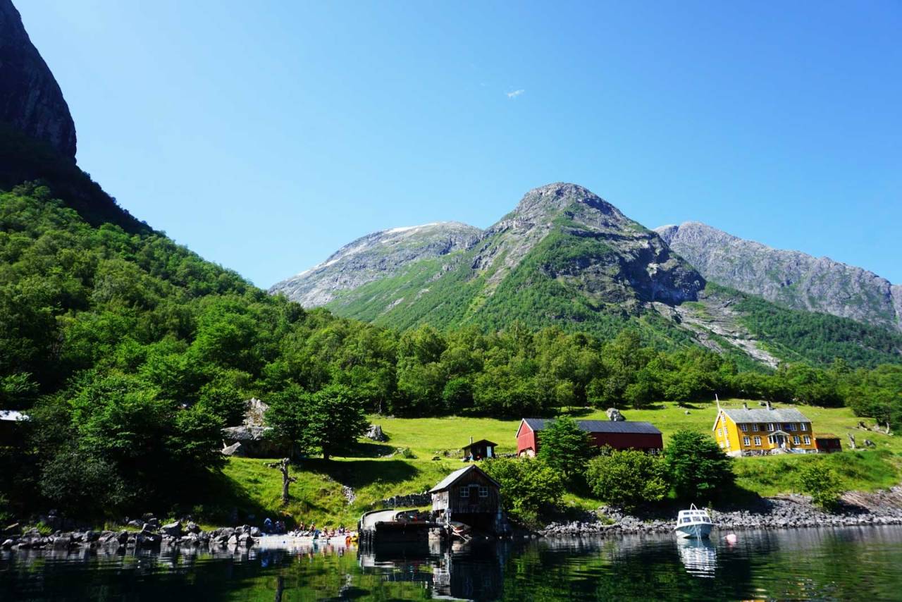 Stedet: Hoem sett fra kajakk. Foto: Kristin Vestmoen