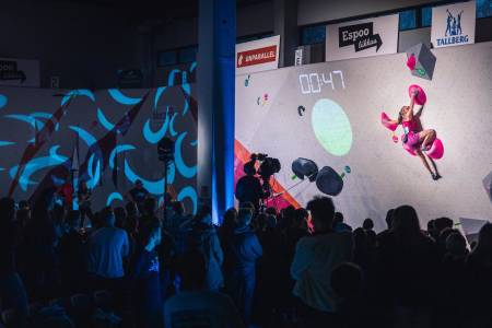 I spotlighten: Sunniva Haave i Finalen på senteret Boulderkeskus Espoo i Finland. Foto: Rami Valonen