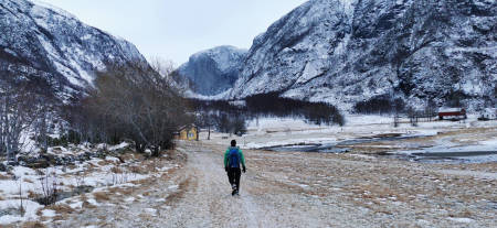 Simavika med en ubesteget Big Wall i bakgrunnen.
