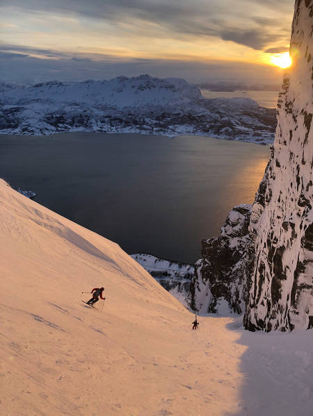 På Andørja ble rennene fra Åtinden selvsagt besøkt, 1000 meter ned i havet. Foto: Philippe Batoux