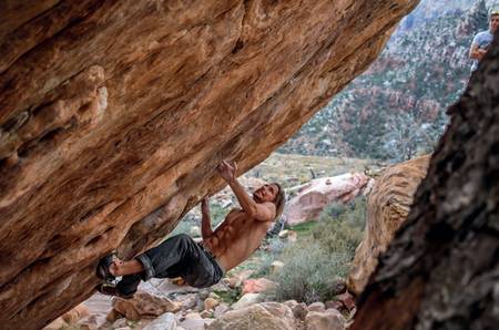 BRATT: Jeg strammer bissa og bruker alle triksene i boka, men klarer likevel ikke å løse sekvensen på The Phantom (V9). Foto: Aaron Matinez
