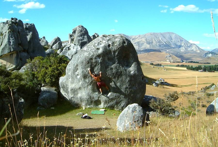 Dag Hagen på Opium (V7), Spittle Hill. Foto: Selvutløsern
