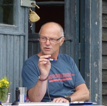 HVOR HAR DE DET FRA? Stein P. Aasheim lurer på hvor Sportsbransen har det fra, at det ikke kan klatres hardt uten miljøgift i klærne.Foto: Dag Hagen.